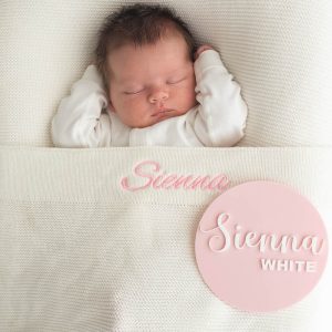 Personalised White Knitted Blanket and Pink Acrylic Baby Disc with girls name Sienna.